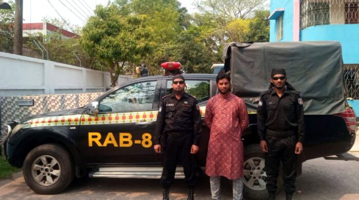 পটুয়াখালীর দুমকিতে চাচিকে ধর্ষণ ও পর্নোগ্রাফি মামলায় যুব সংহতি নেতার গ্রেফতার।