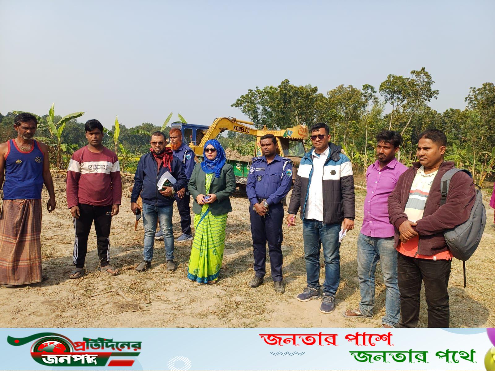 ভাঙ্গুড়ায় ফসলি জমির মাটি বিক্রি করায় দুই অবৈধ মাটি ব্যবসায়ীকে ৫৫ হাজার জরিমানা