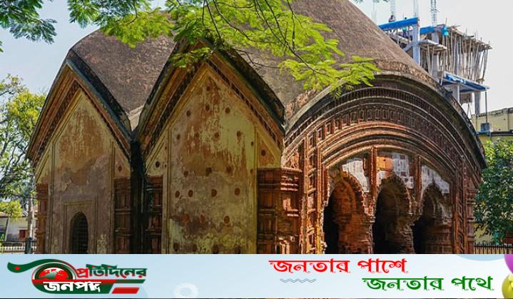 পাবনার ৪০০ বছরের পুরোনো জোড়বাংলা মন্দির