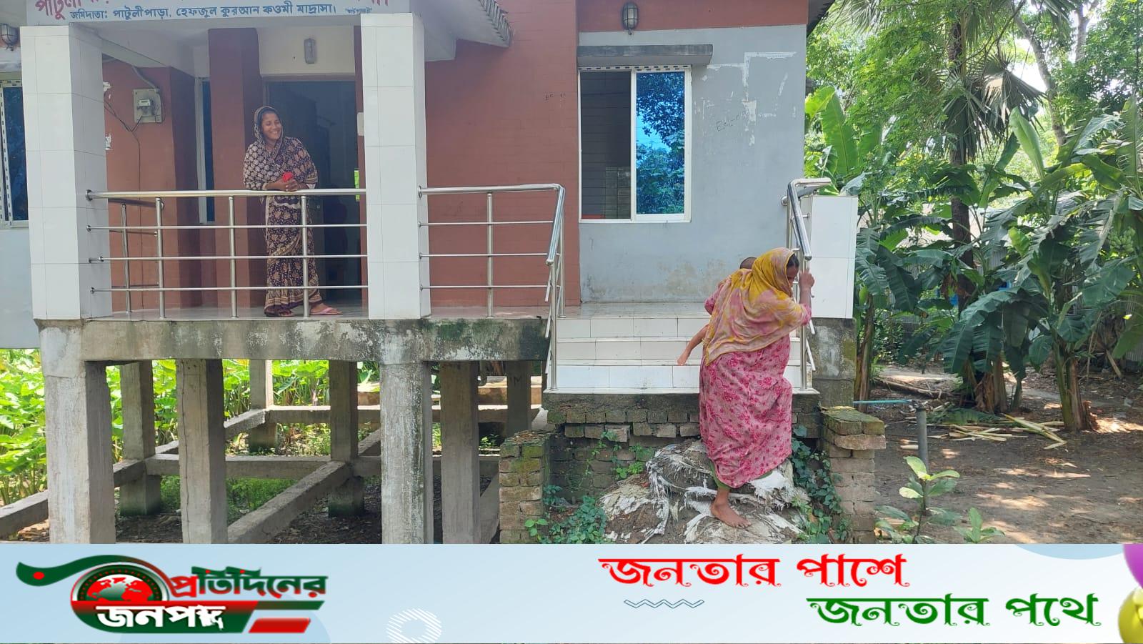 কয়েক ফুট রাস্তা সংষ্কারের অভাবে ঝুঁকিতে কয়েক গ্রামের স্বাস্থ্য সেবা গ্রহীতা