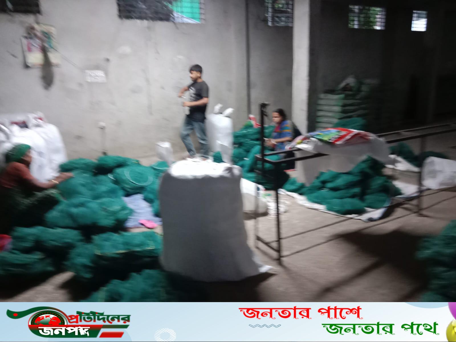 পাবনার ফরিদপুরে ২ শতাধিক কারখানায় তৈরি হচ্ছে অবৈধ চায়না দুয়ারি জাল, হুমকির মুখে দেশীয় মাছ