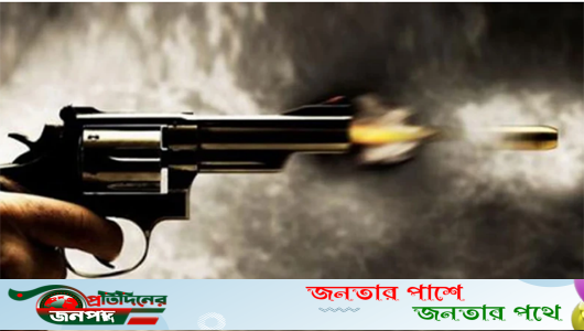 পল্টনে ডিবির অভিযানে মাদক কারবারিদের গুলি, ২ পুলিশ আহত