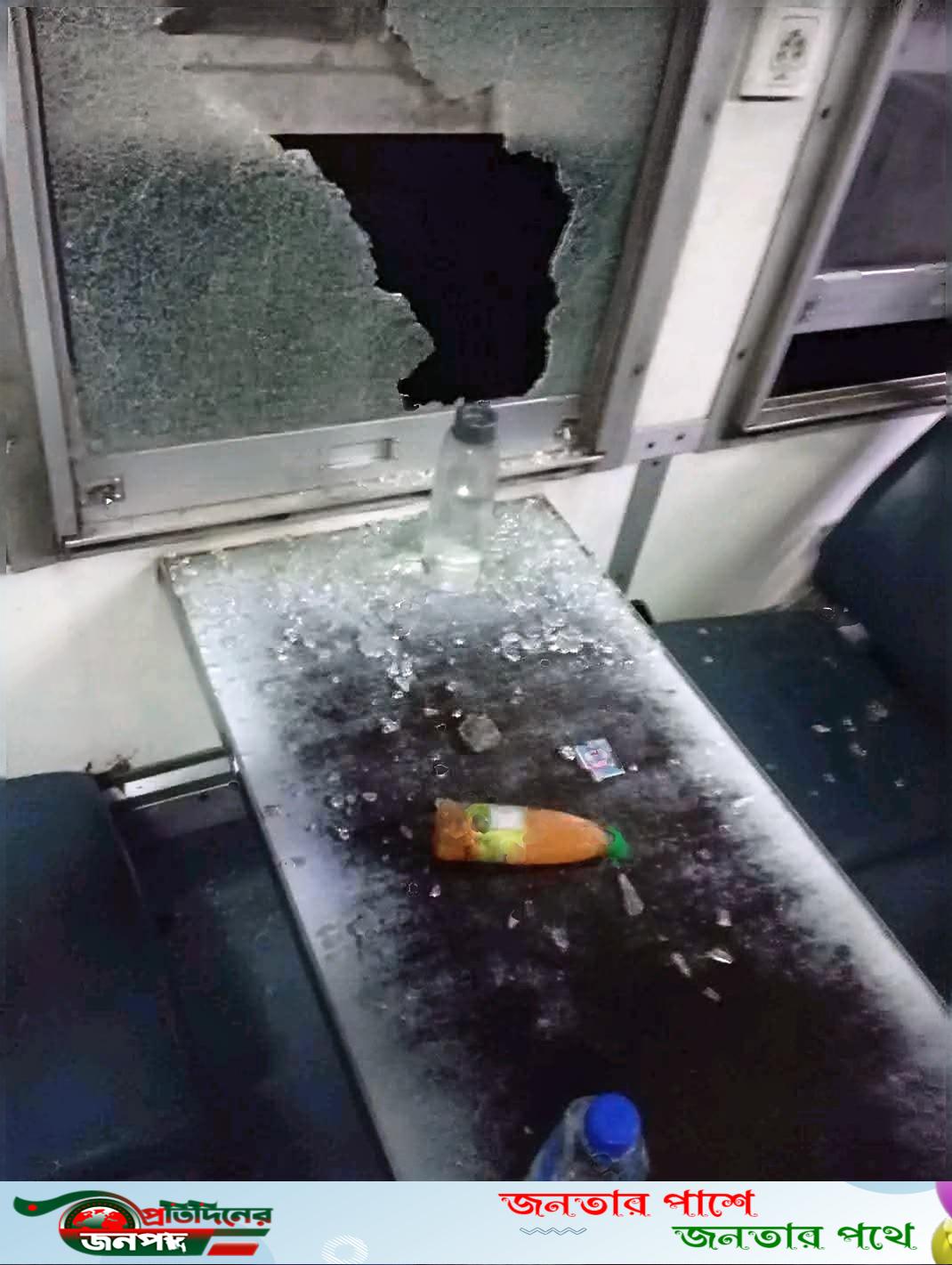 ভাঙ্গুড়ায় রেল স্টেশন মাস্টারের ইন্ধনেই কি ট্রেন ও ট্রেন যাত্রীদের উপর হামলা !