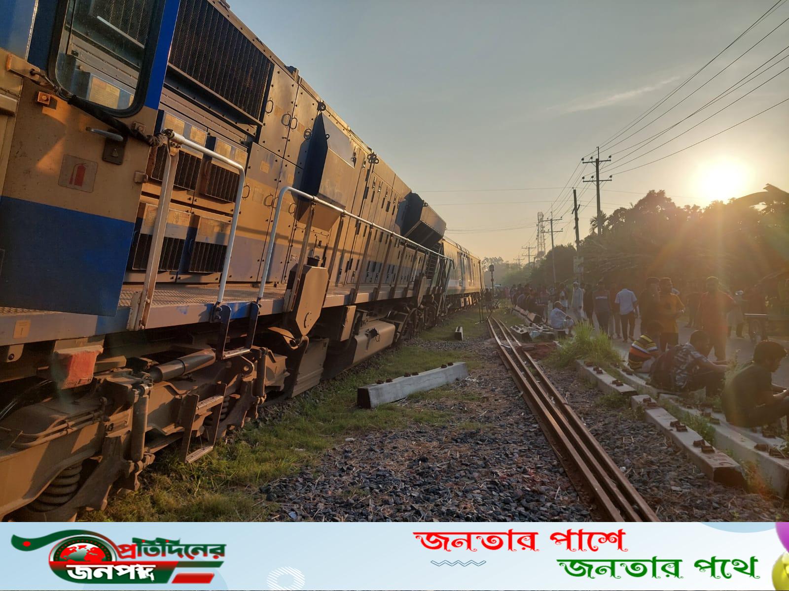 ভাঙ্গুড়ায় ট্রেনের ইঞ্জিনসহ দুইবগি লাইনচ্যুতের ৫ঘন্টা পর ট্রেন চলাচল স্বাভাবিক