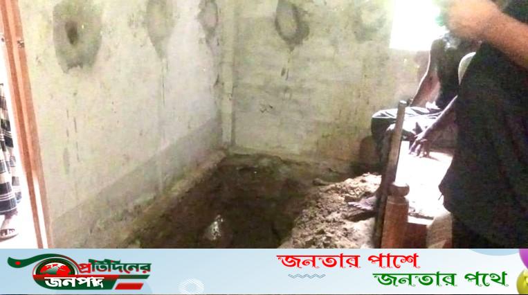 ময়মনসিংহের ত্রিশালে মা-বাবাকে হত্যা করে ঘরে পুঁতে রাখল একমাত্র ছেলে