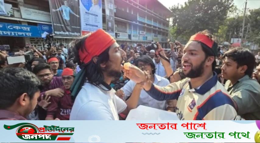 হাসিনার মৃত্যুদণ্ডের রায়ে টিএসসিতে মিষ্টি বিতরণ