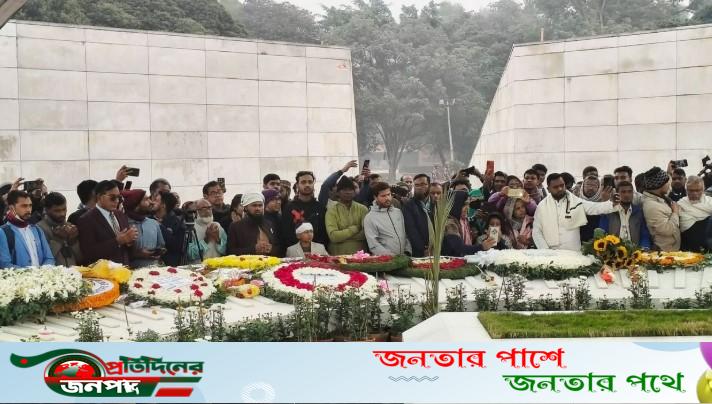 খালেদা জিয়ার কবর জিয়ারত করতে নেতাকর্মীর ঢল