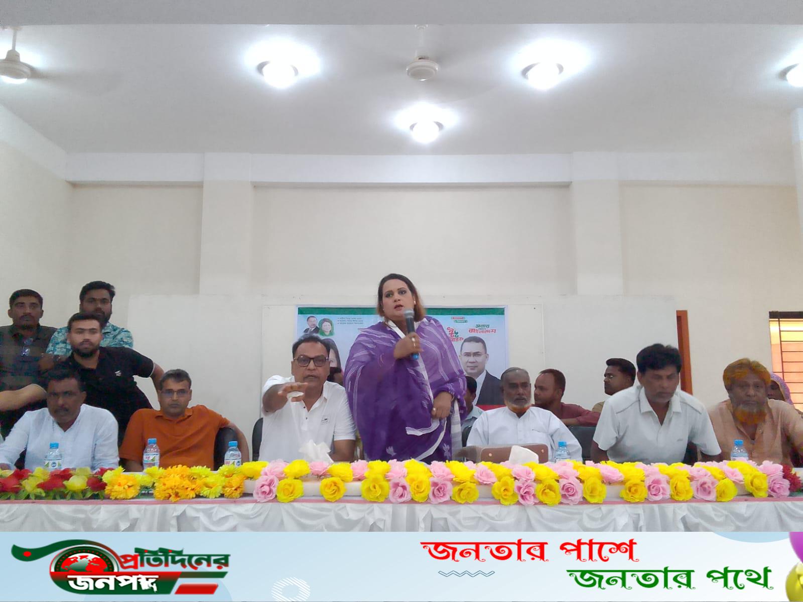 তারেক রহমানের পক্ষে ভাঙ্গুড়ায় ঈদ উপহার বিতরণ করলের সাংসদ রুমা